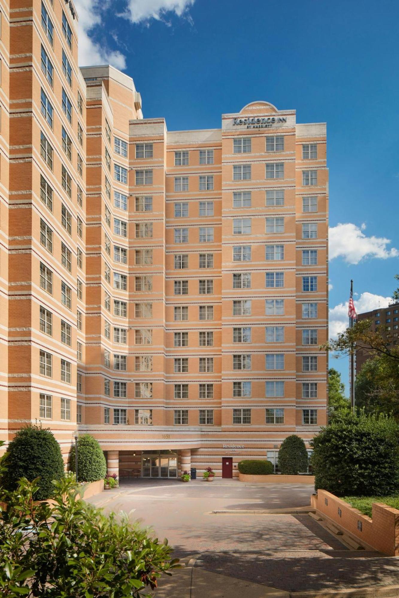 Rosslyn 3* Arlington